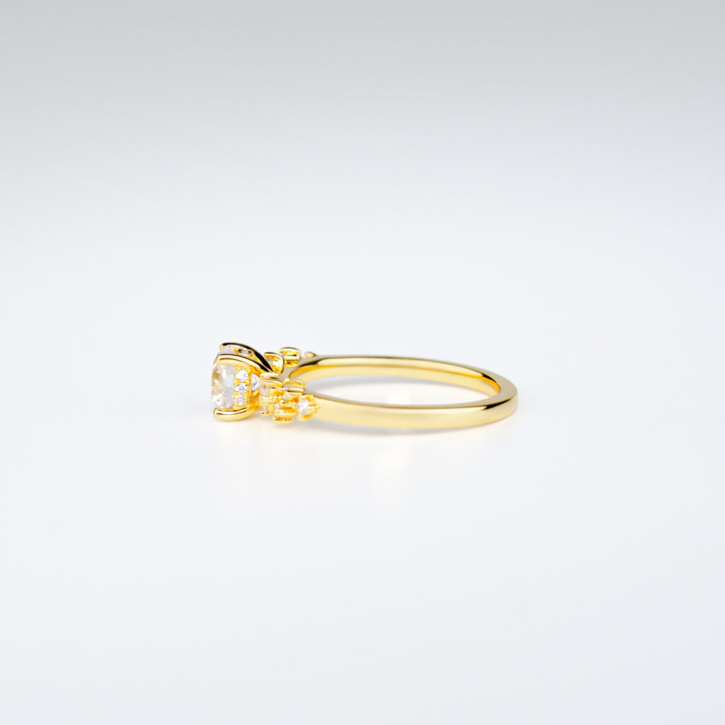 Layla – Förlovningsring i 18k Vitguld med diamant
