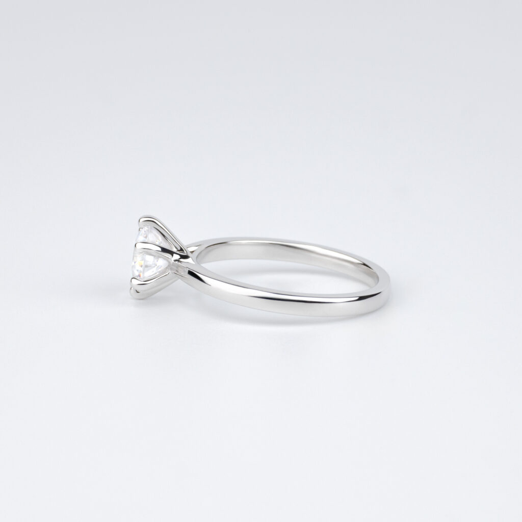 Nalia – Förlovningsring i 18k Vitguld med diamant