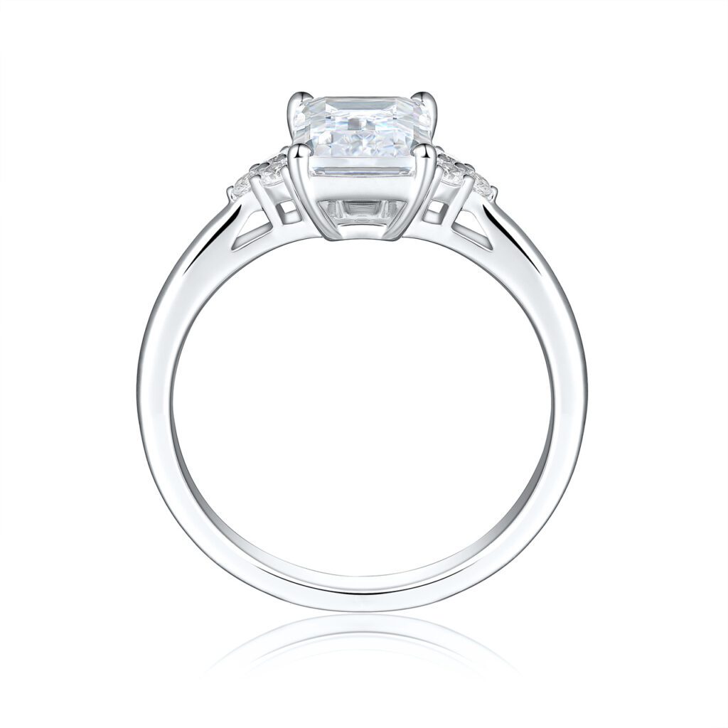 Eliora Emerald – Förlovningsring i 18k Vitguld med diamant