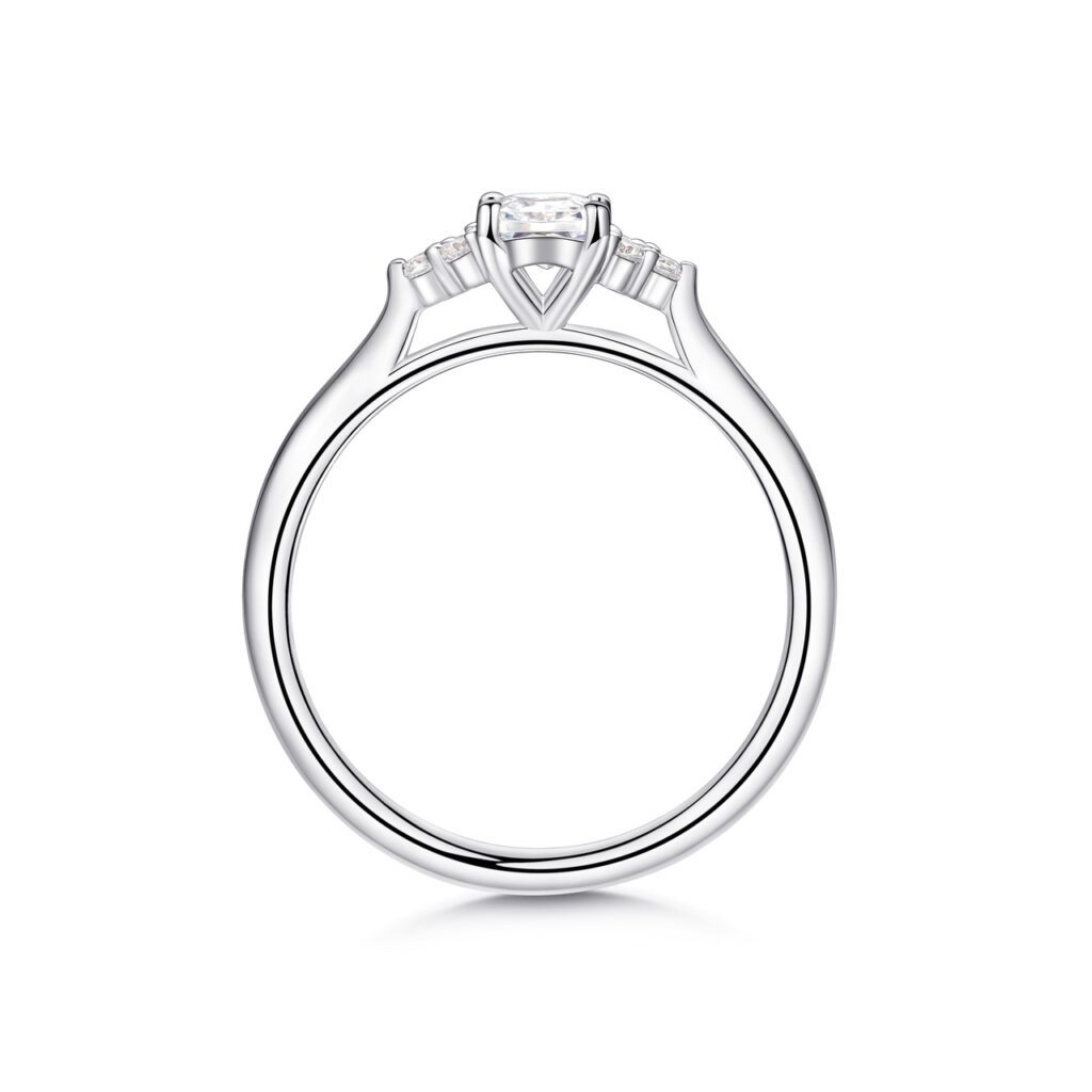 Lyana – Förlovningsring i 950 Platina med diamant