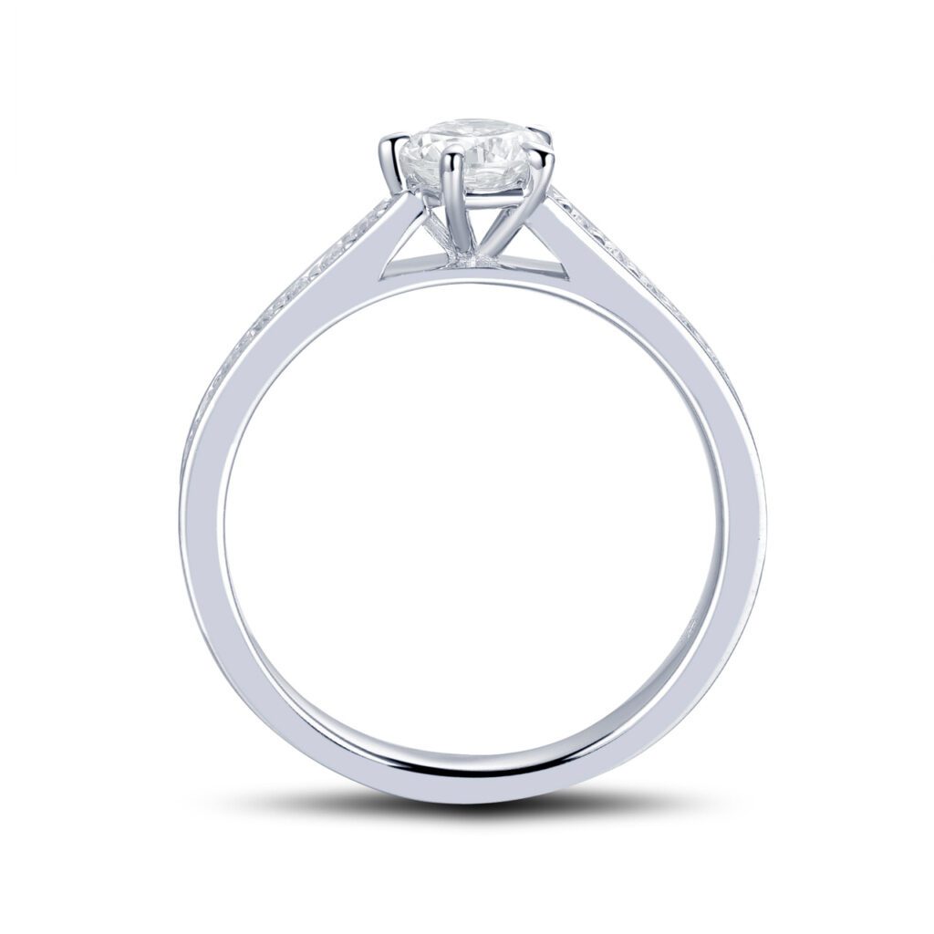 Adrie – Sidostensring med diamanter i 950 Platina