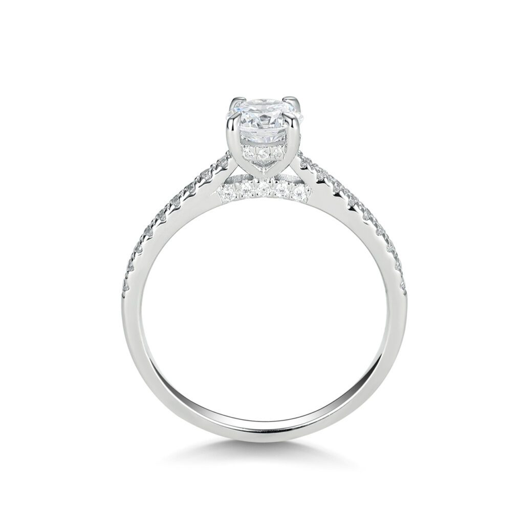 Ailani – Sidostensring med diamanter i 950 Platina