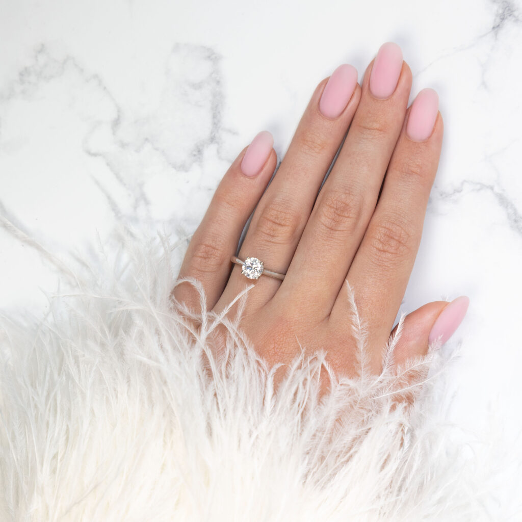 Amina – Förlovningsring i 950 Platina med diamant