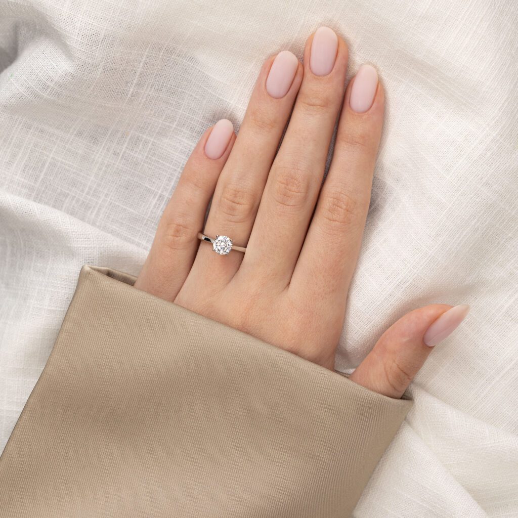 Amina – Förlovningsring i 18k Gulguld med diamant