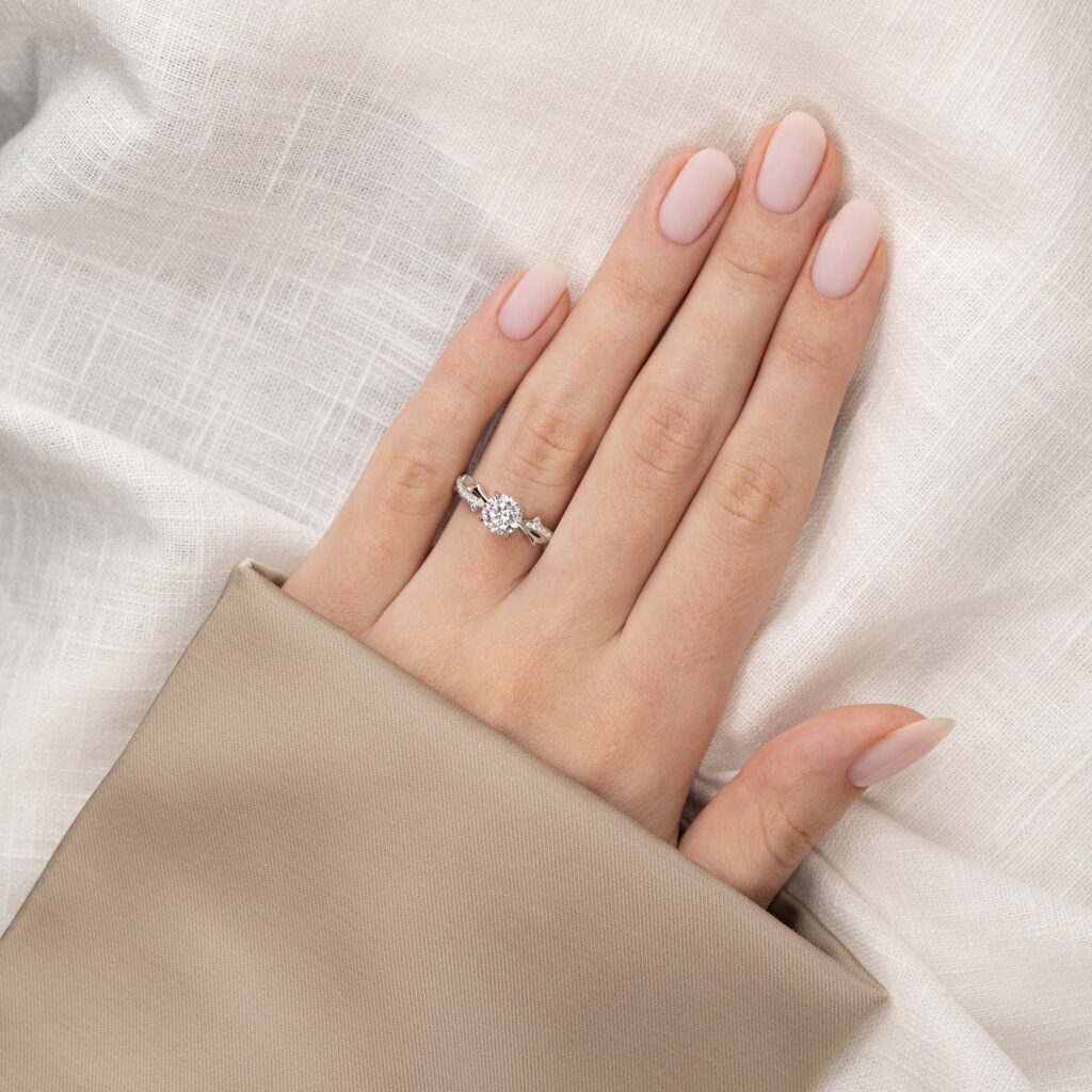 Aspen – Sidostensring med diamanter i 18k Vitguld