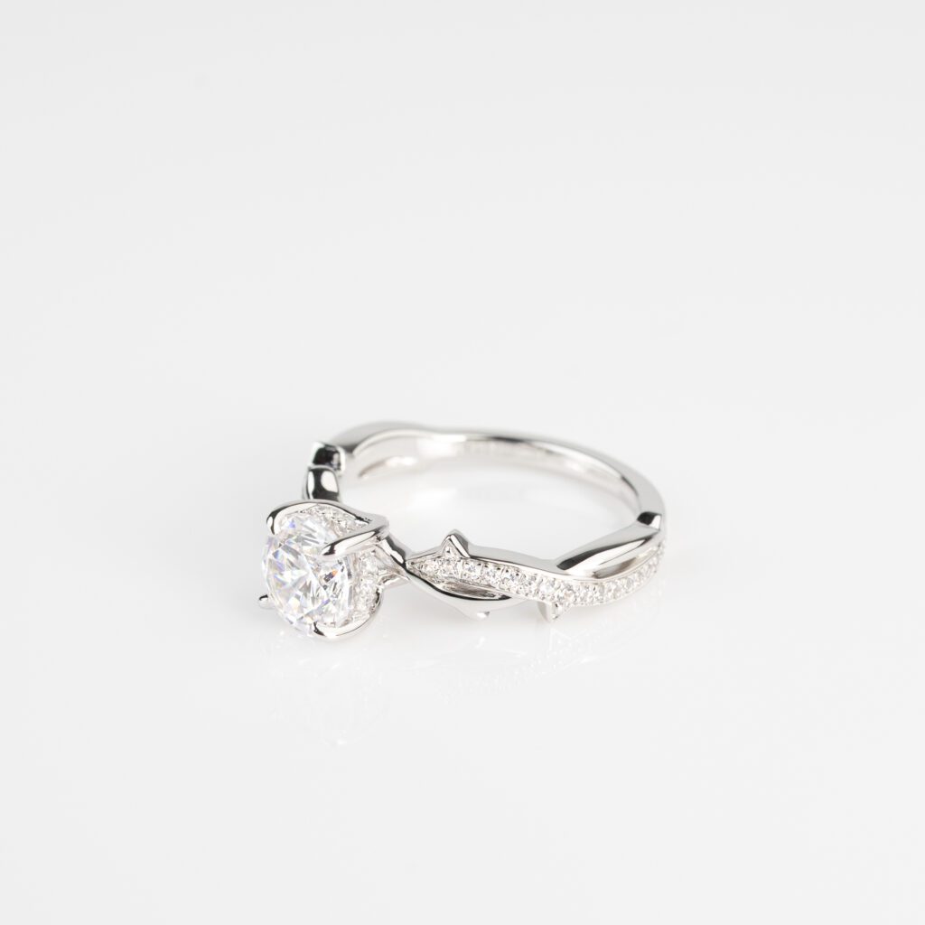 Aspen – Sidostensring med diamanter i 18k Vitguld