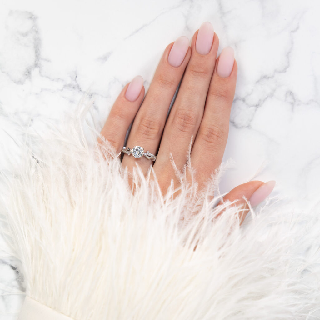 Aspen – Sidostensring med diamanter i 950 Platina