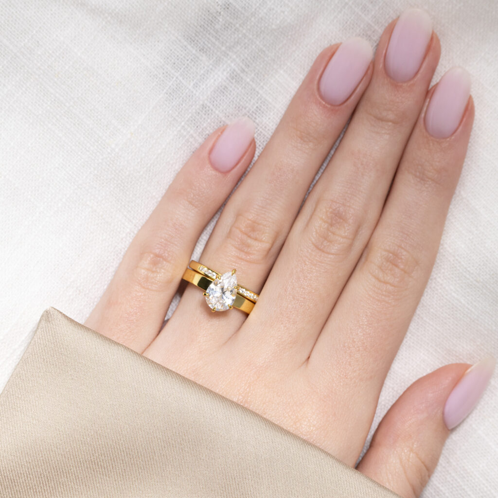 Vega 0.255 carat – Elegant Halvallians i 18k Gulguld