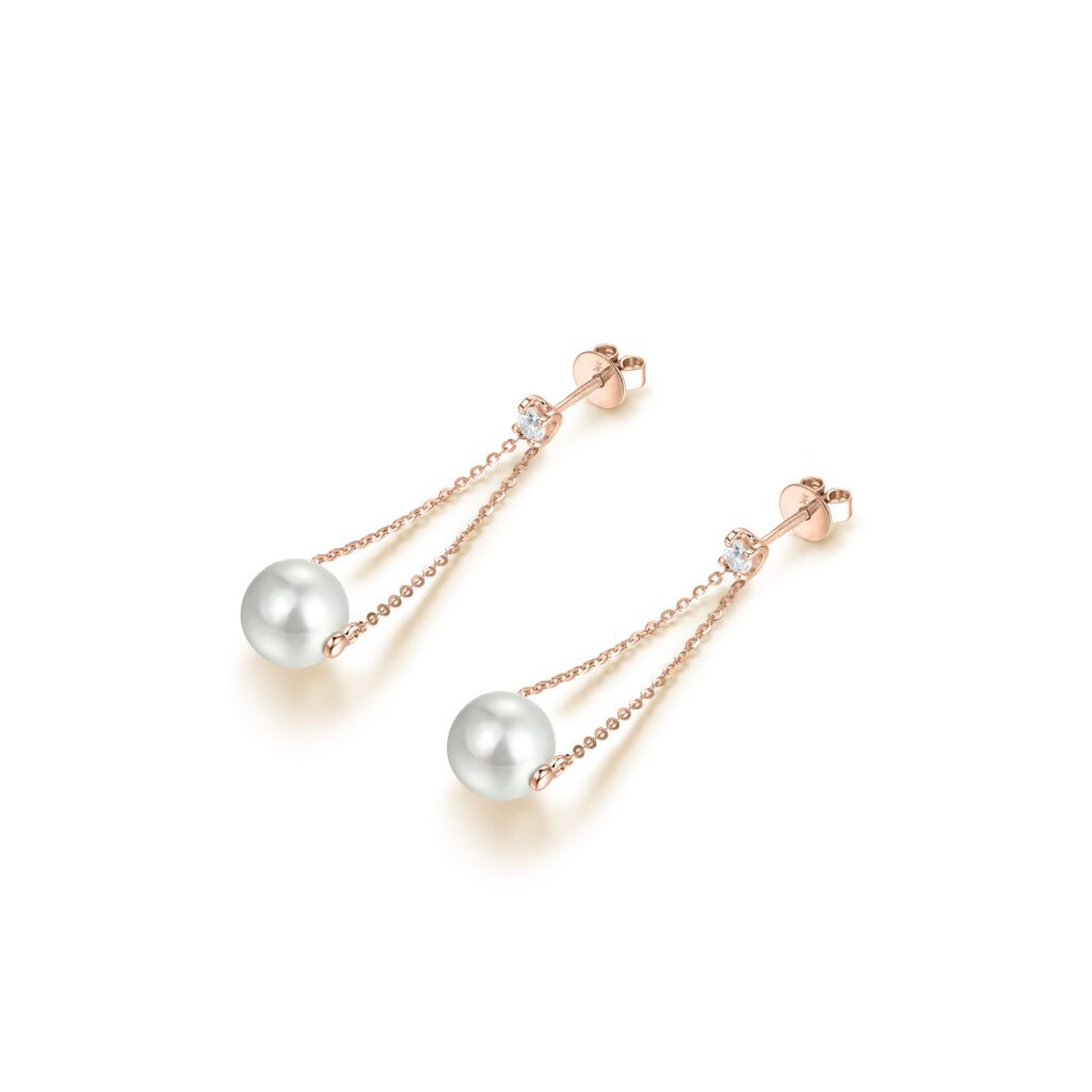 Chana – Eleganta örhängen i 18k Roséguld med solitärdiamanter och hängande pärlor