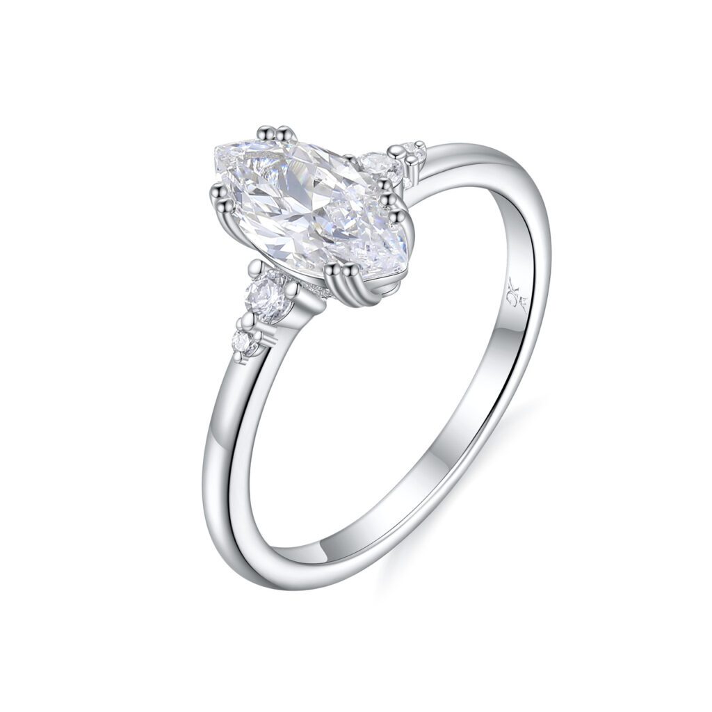 Denise – Flerstensring med diamanter i 950 Platina