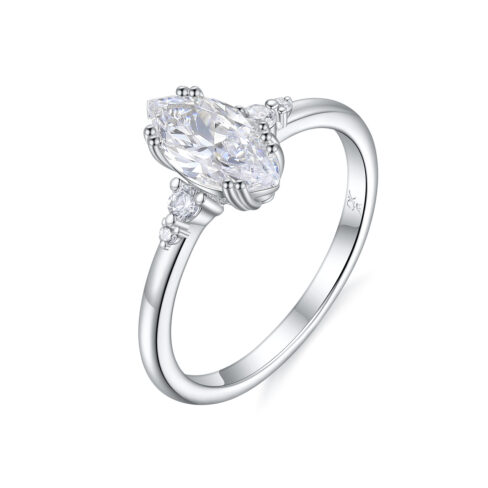 Denise – Flerstensring med diamanter i 18k Vitguld