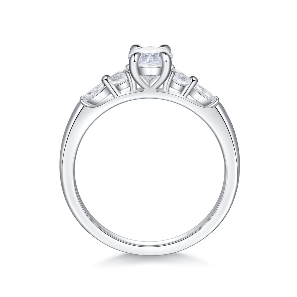 Eliana – Flerstensring med diamanter i 18k Vitguld