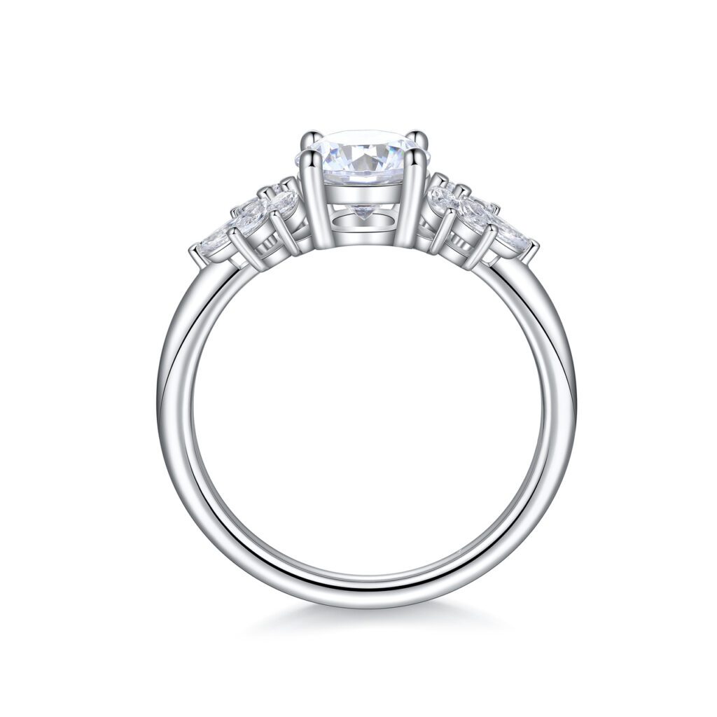 Evita – Flerstensring med diamanter i 950 Platina