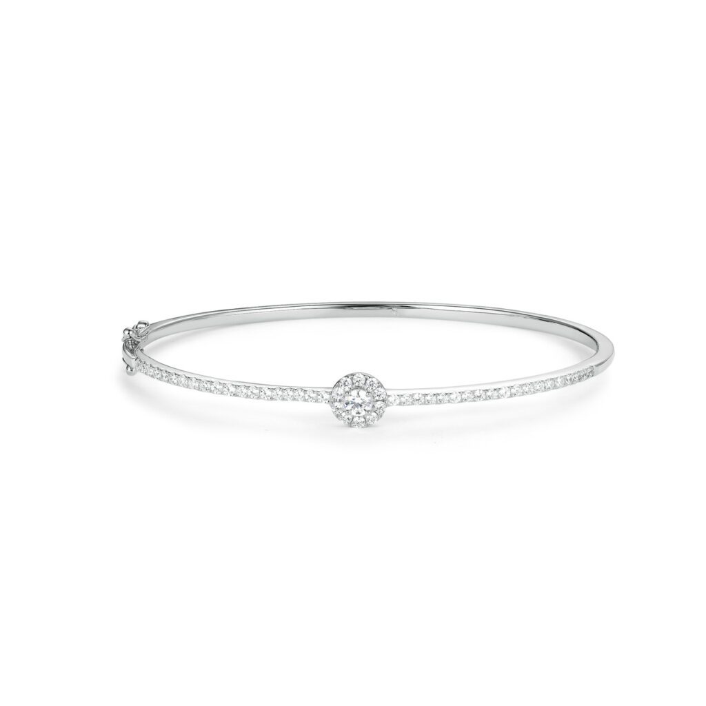Brielle – Stelt haloarmband i 18k Vitguld med mittdiamant och gnistrande halo