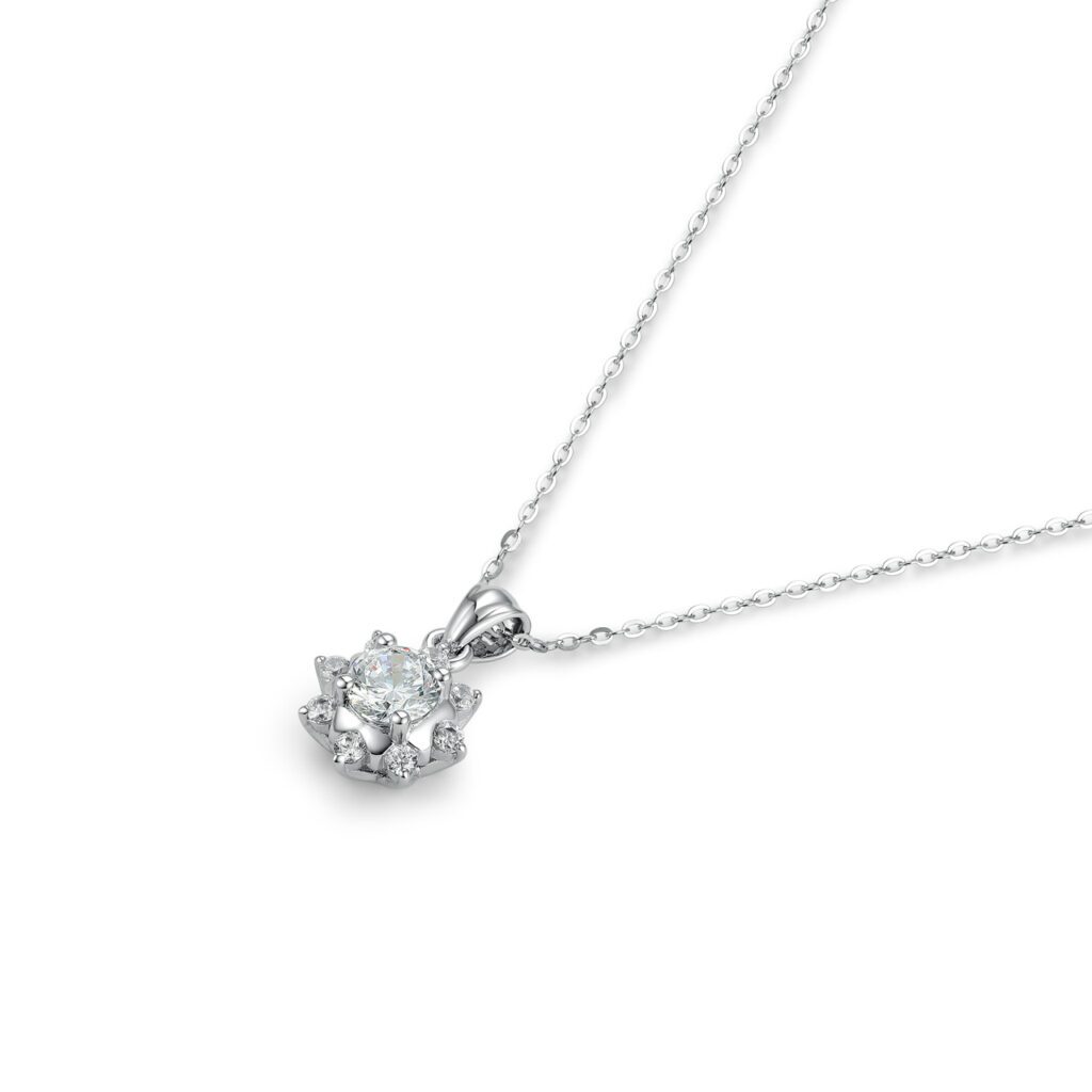 Alaina – Klassiskt carmoséhalsband i 18k Vitguld med diamanter