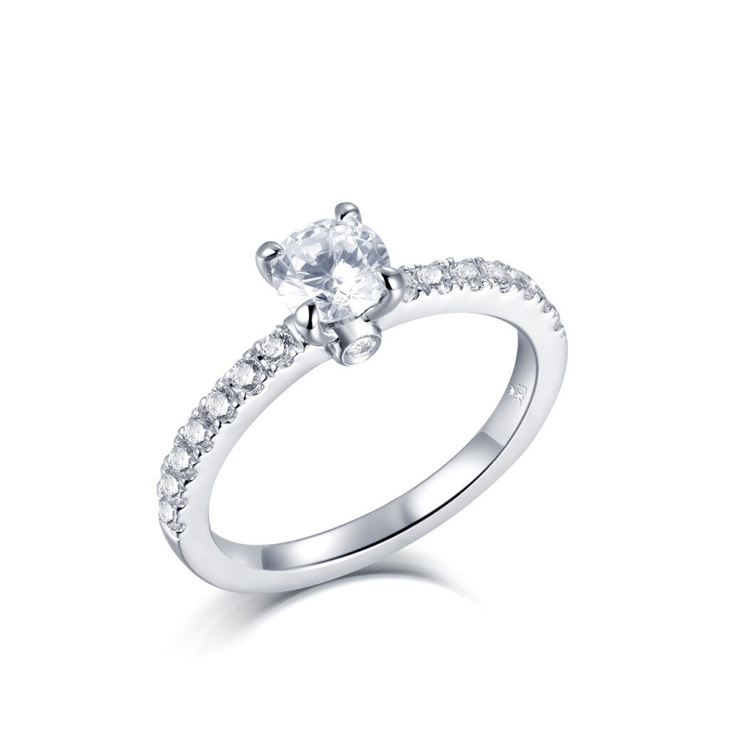 Lisa – Sidostensring med diamanter i 950 Platina