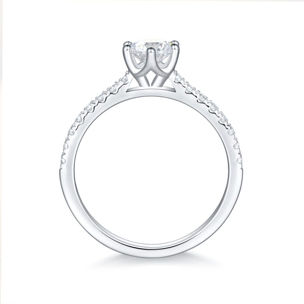 Lisette – Sidostensring med diamanter i 18k Vitguld