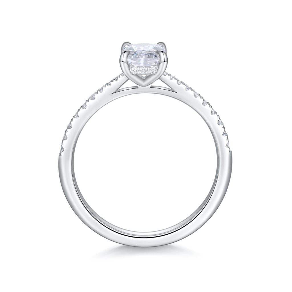 Livia – Sidostensring med Diamanter i 18k Vitguld