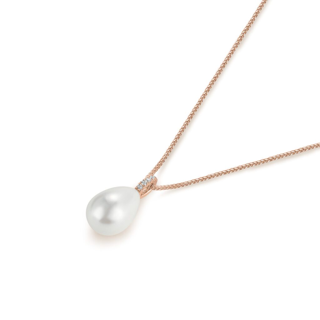 Luna – Klassiskt pärlhalsband i 18k Roséguld med diamantinfattad ögla