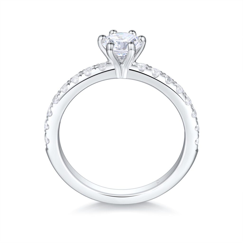 Lydia – Sidostensring med diamanter i 950 Platina