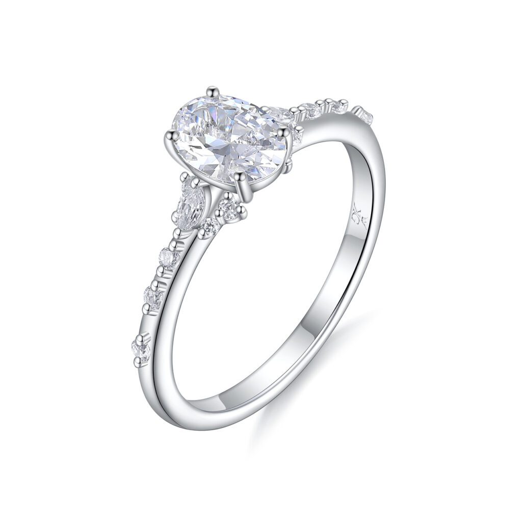 Myla – Flerstensring med diamanter i 18k Vitguld