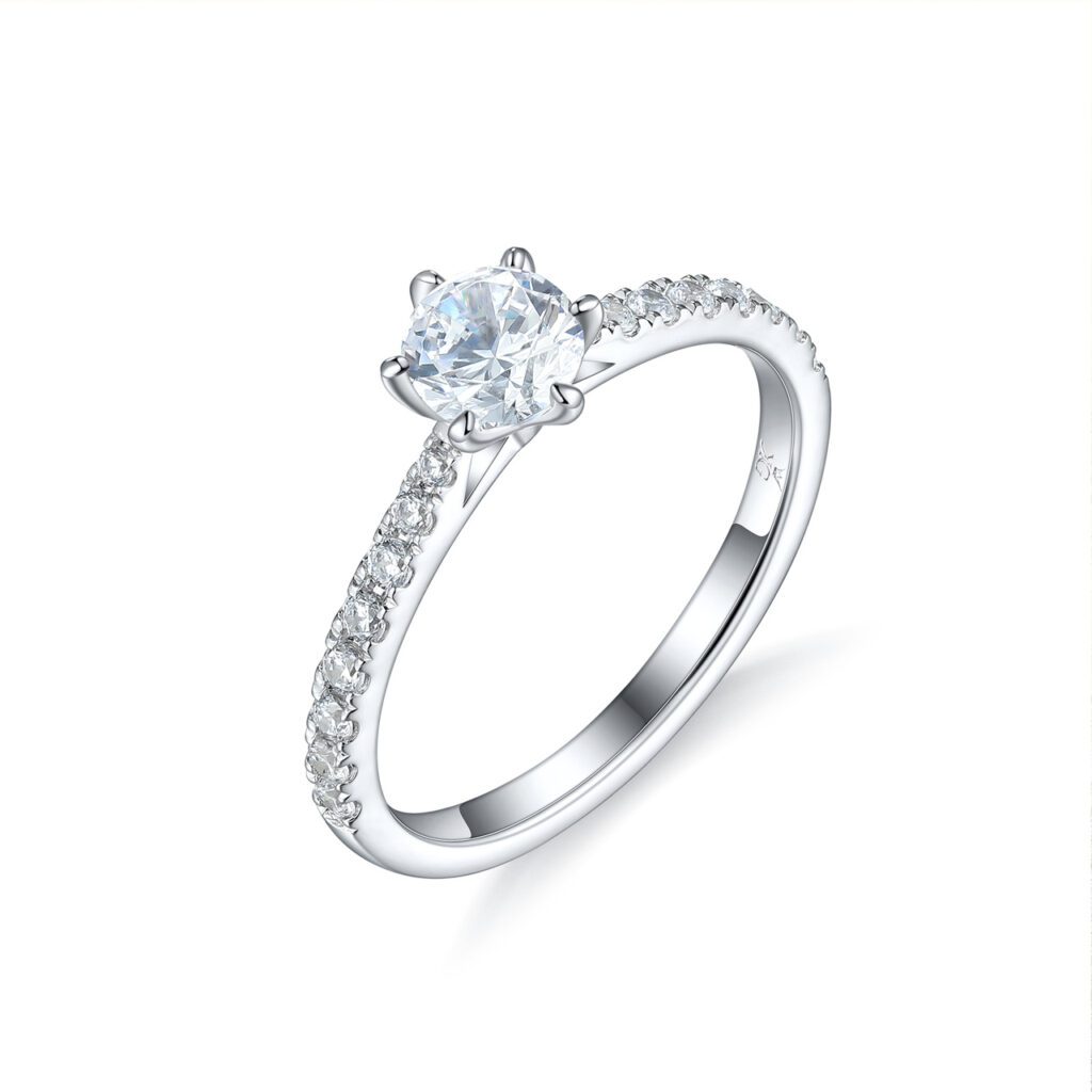 Nanja – Sidostensring med diamanter i 18k Vitguld