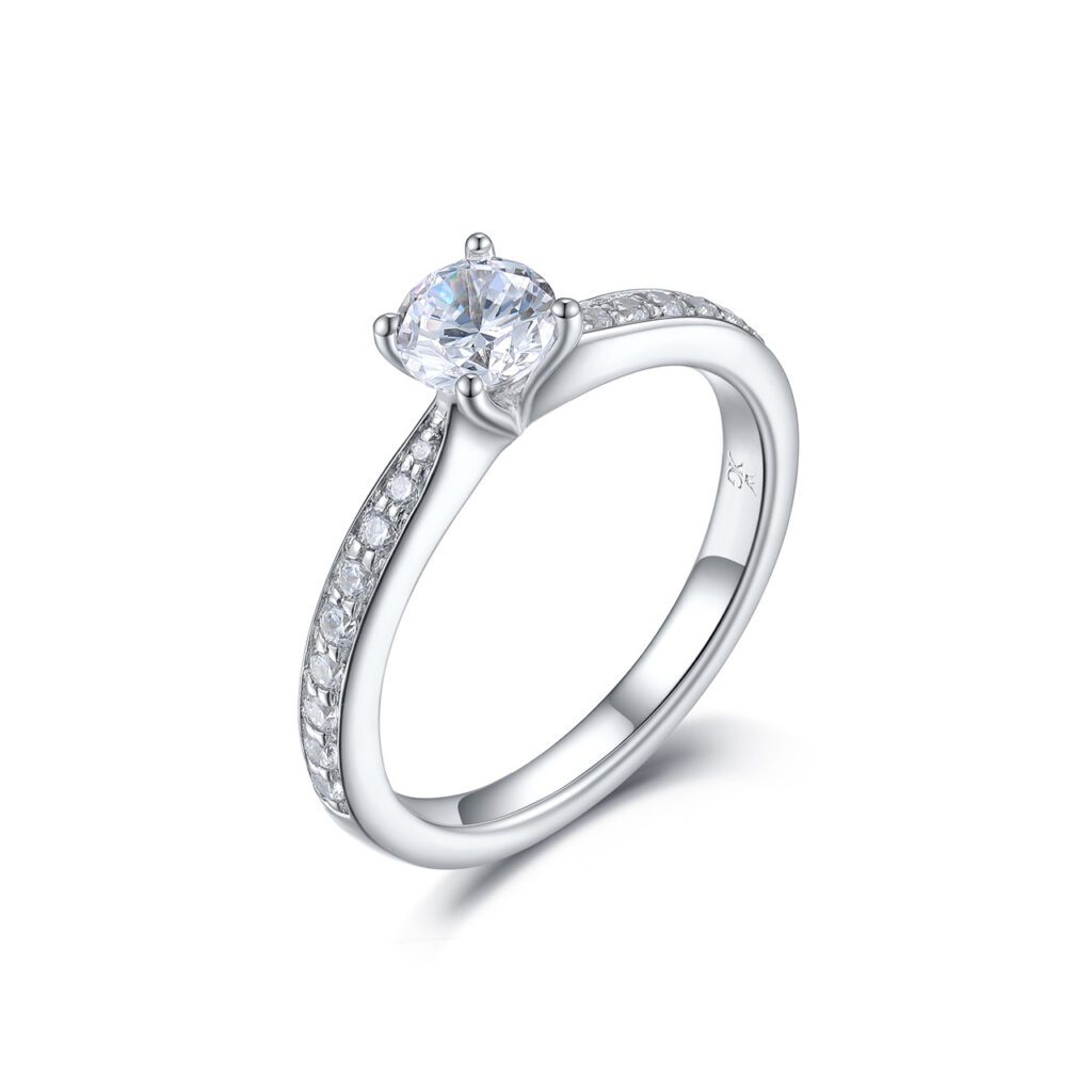 Nathalie – Sidostensring med diamanter i 18k Vitguld