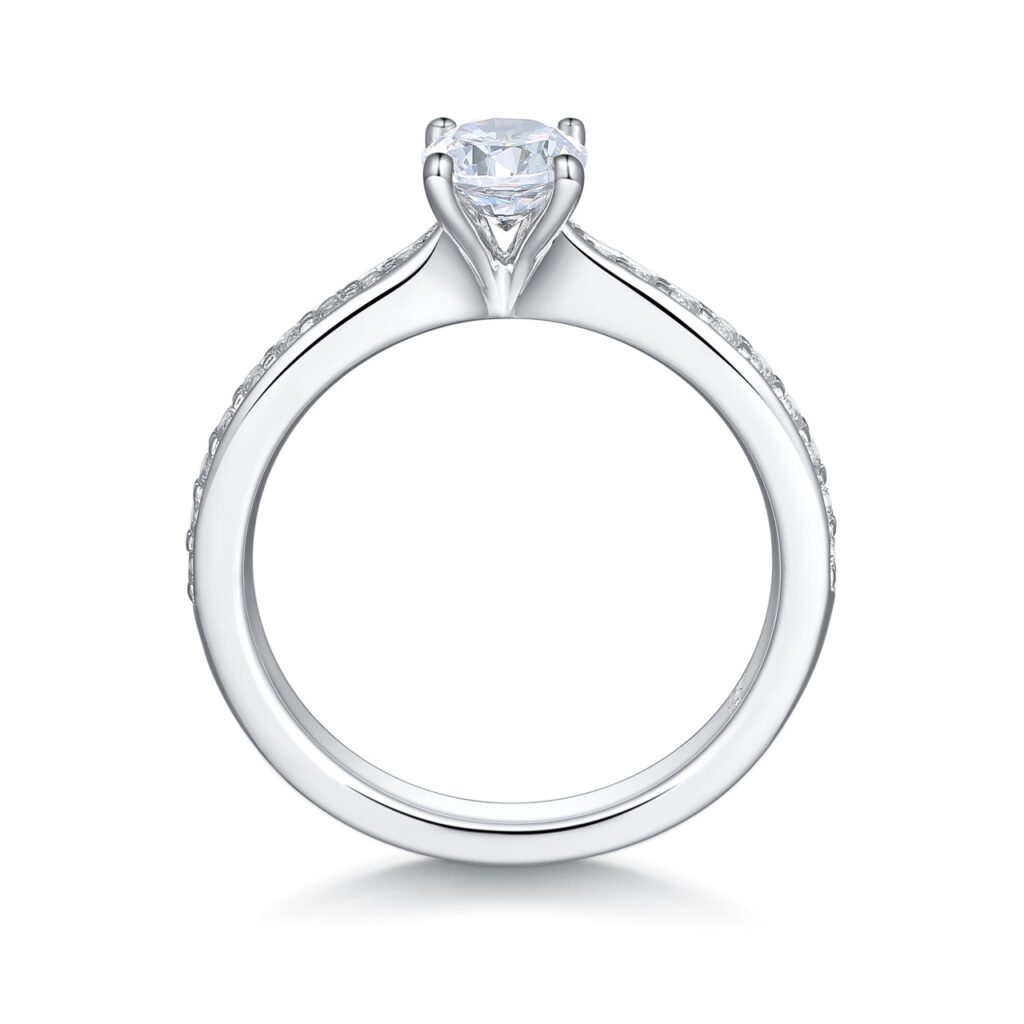 Nathalie – Sidostensring med diamanter i 18k Vitguld