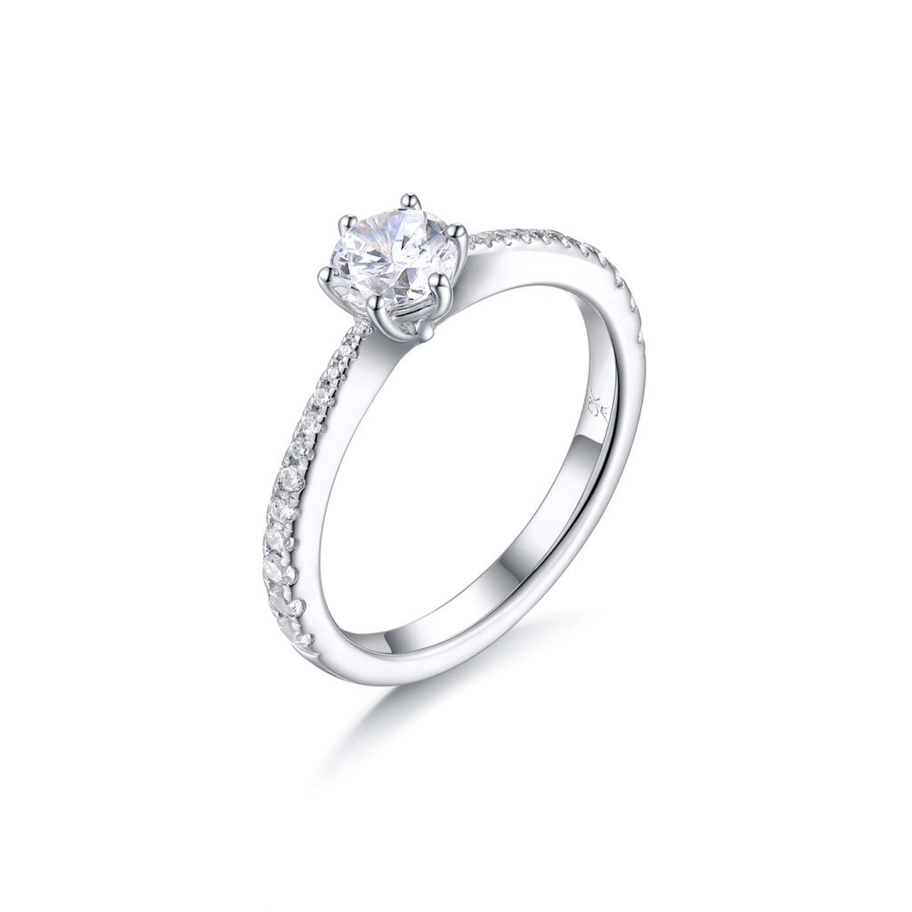 Stina – Sidostensring med diamanter i 18k Vitguld