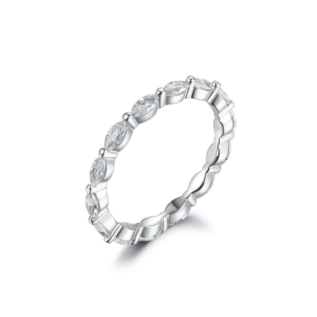 Adalaine 1.4 carat – Elegant Helallians Ring i 18k Vitguld