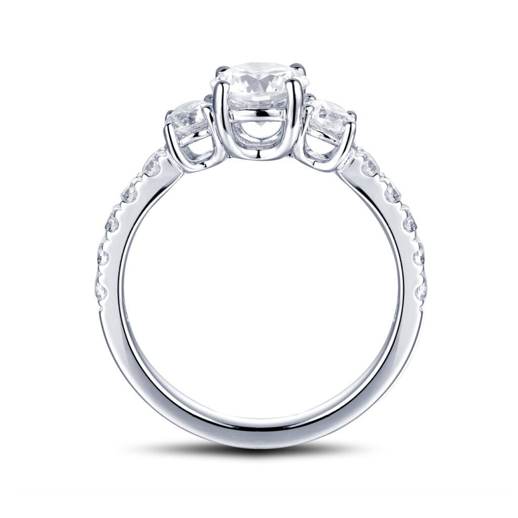 Adiana – Trestensring med Sidodiamanter i 950 Platina