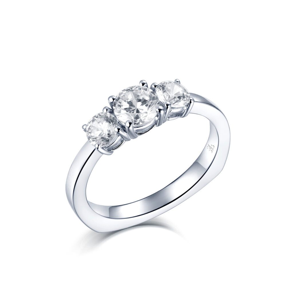 Aurelia – Trestensring i 18k Vitguld