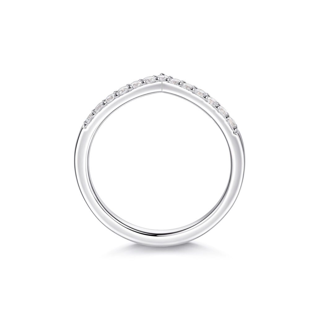 Becky – V-formad Alliansring i 18k Vitguld