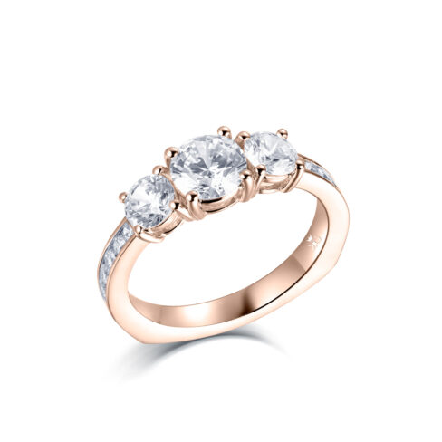 Anabella – Ring i 18k Roséguld med tre centrala diamanter