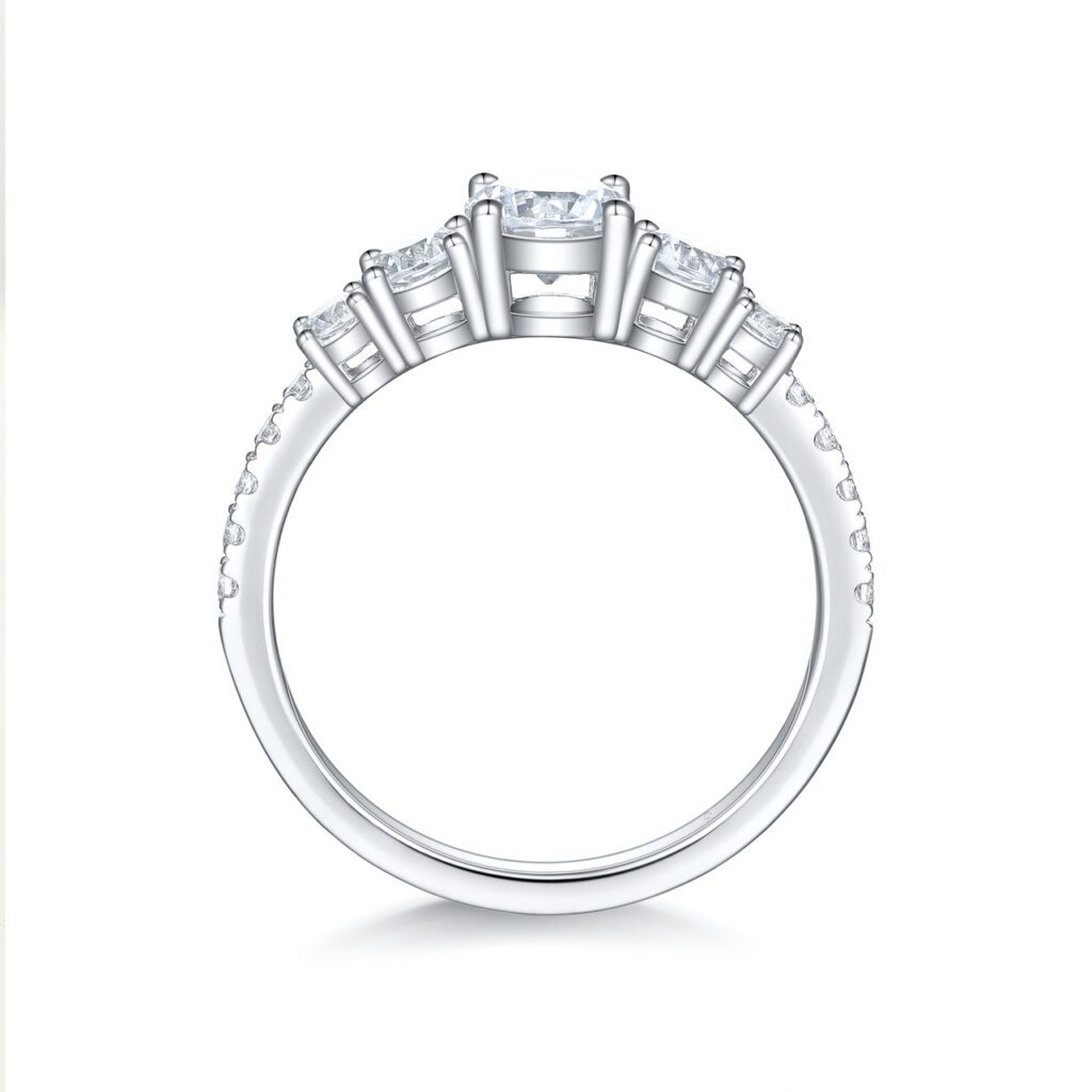 Donna – Flerstensring med diamanter i 18k Vitguld