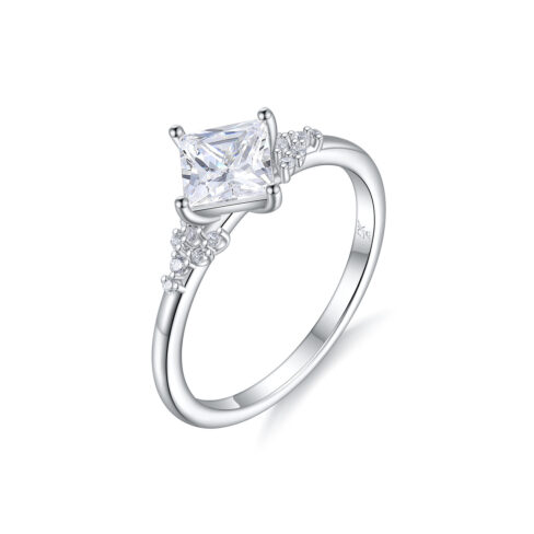 Elisa – Flerstensring med diamanter i 18k Vitguld
