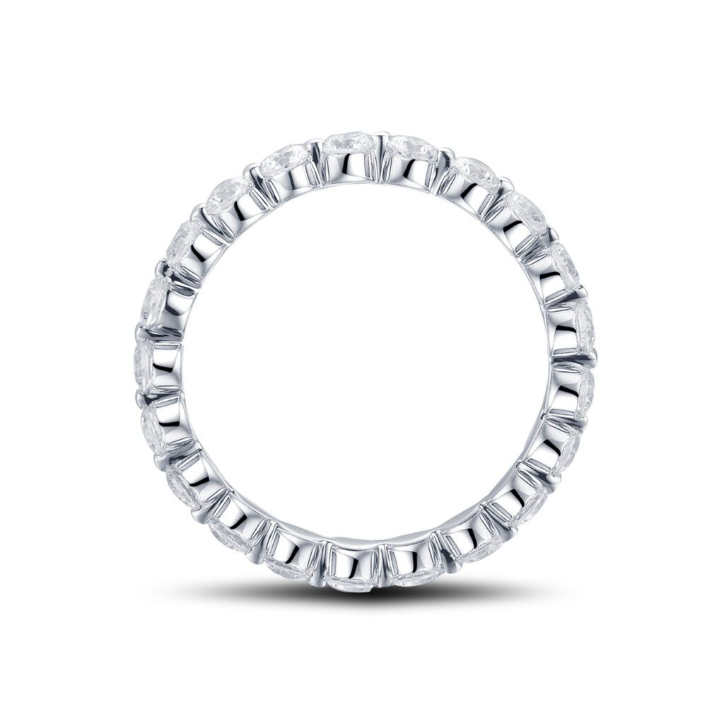 Holly – Elegant alliansring i 18k Vitguld med diamanter