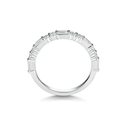 Leisa – Alliansring i 950 Platina med smaragd- och rundslipade diamanter - Bild 2