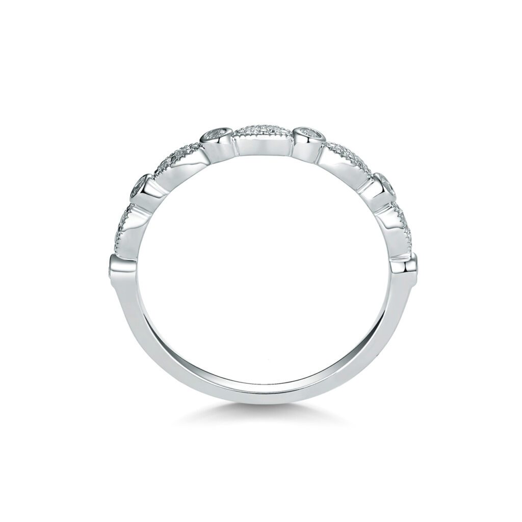 Mae 0.175 carat – Charmig Halvallians Ring i 950 Platina
