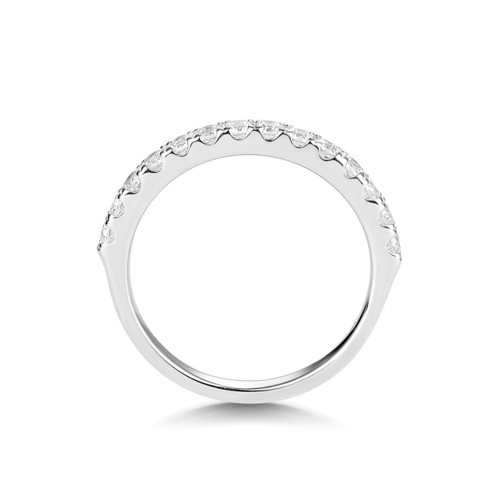 Maeve – Elegant alliansring i 950 Platina med diamanter