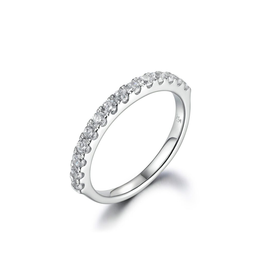 Maeve – Elegant alliansring i 950 Platina med diamanter