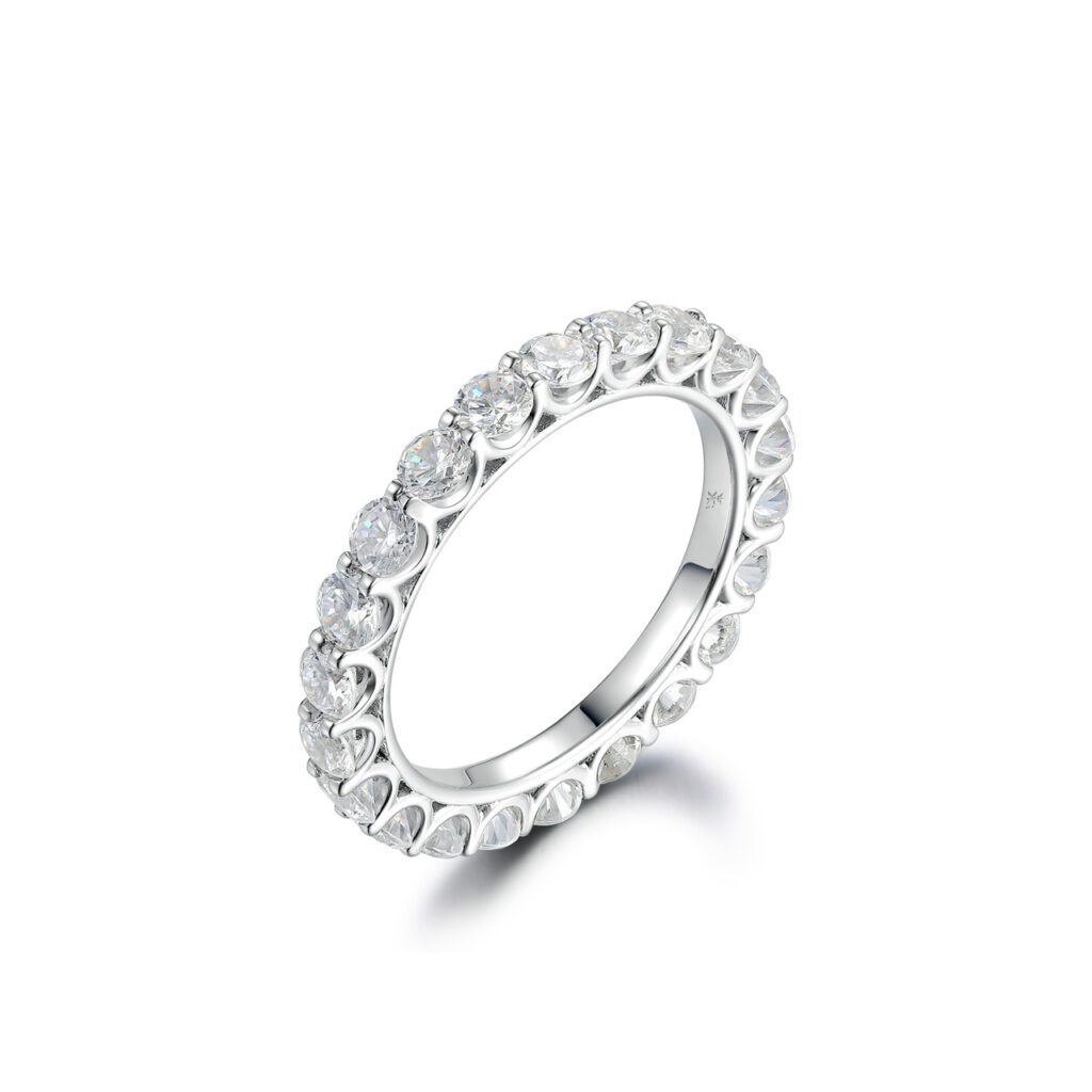 Royalty – Exklusiv alliansring i 950 Platina med boettinfattade diamanter