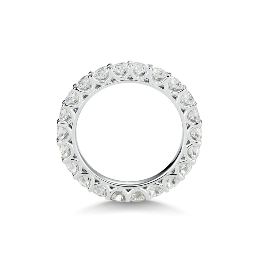 Royalty – Exklusiv alliansring i 950 Platina med boettinfattade diamanter