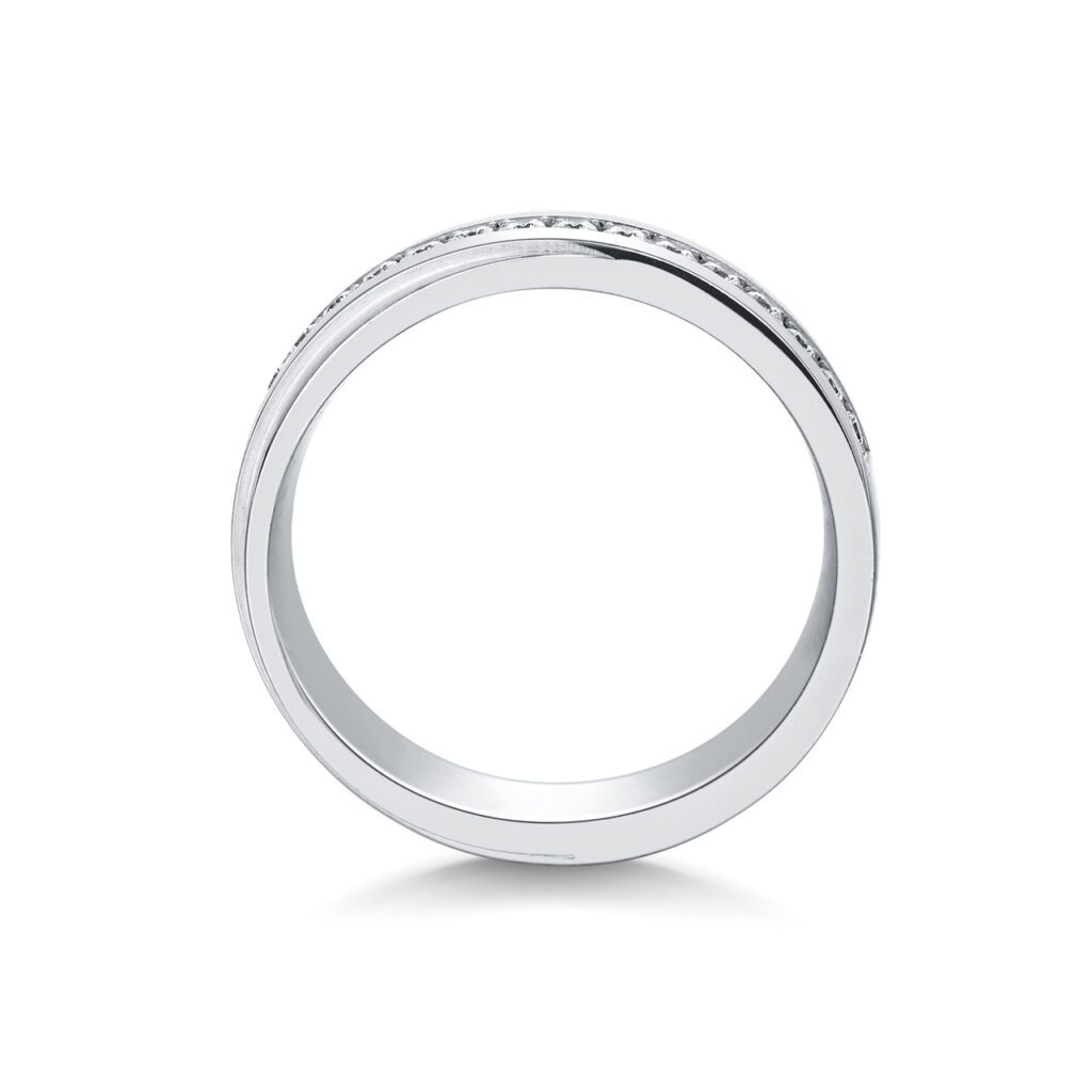 Ruth – Unik ring i 18k Vitguld med 15 diamanter