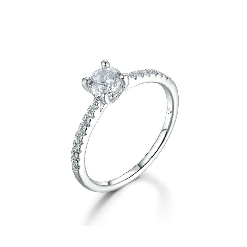 Sylvia – Sidostensring med diamanter i 18k Vitguld