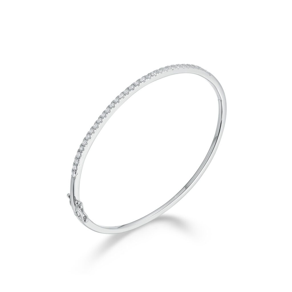 Serenity – Stelt armband i 18k Vitguld  med rad av diamanter i tidlös design