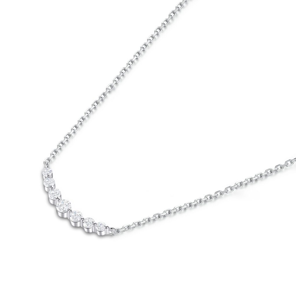 Alita – Halsband med flera stenar i 18k Vitguld