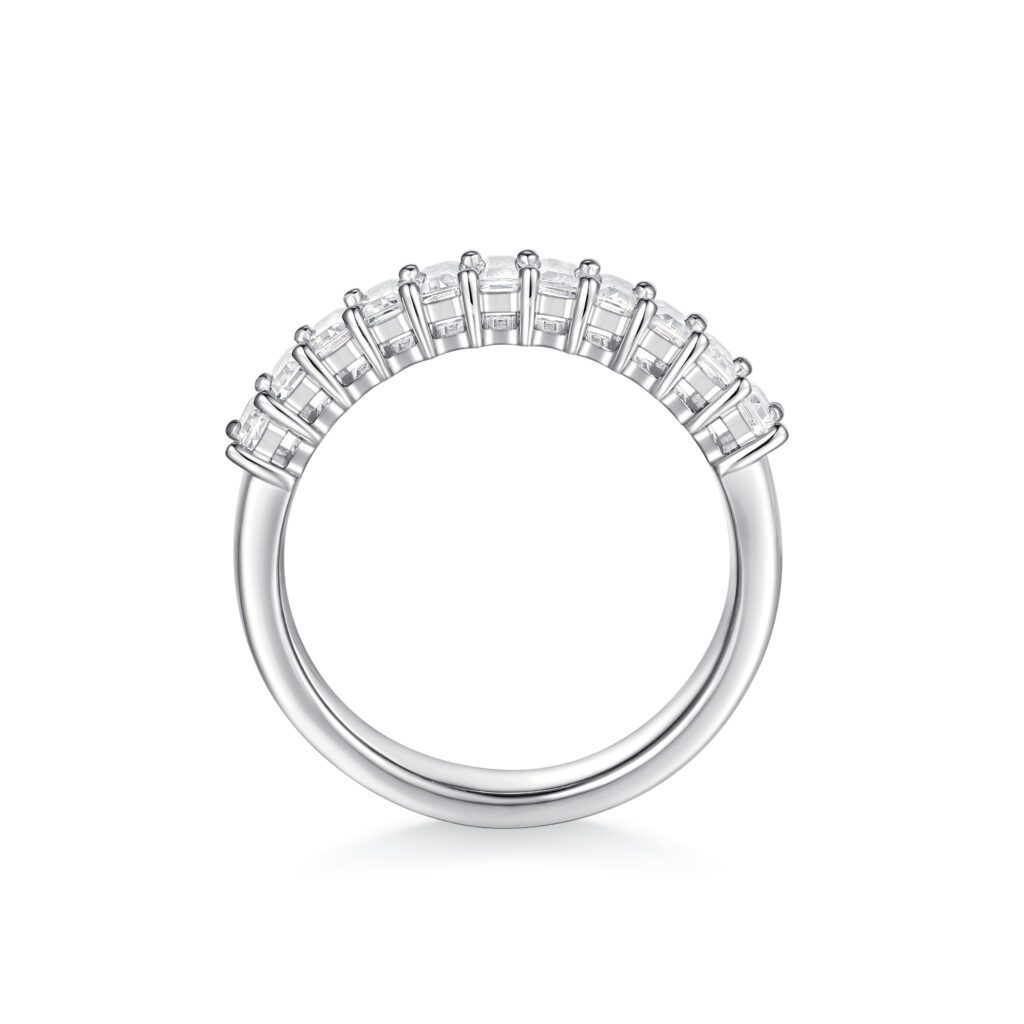 Ilona – 1.65 ct Baguetteslipade Alliansring i 950 Platina