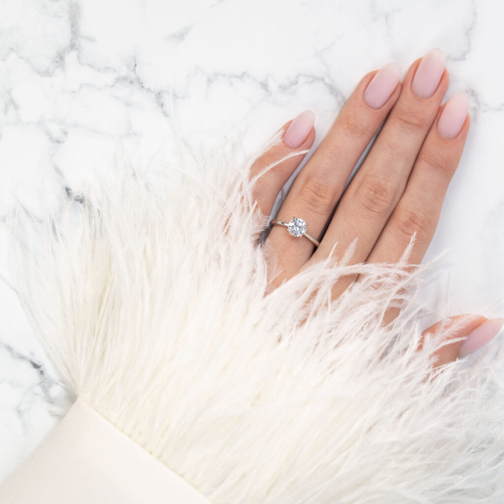 Selina – Elegant Solitärring i 18k Vitguld med diamant