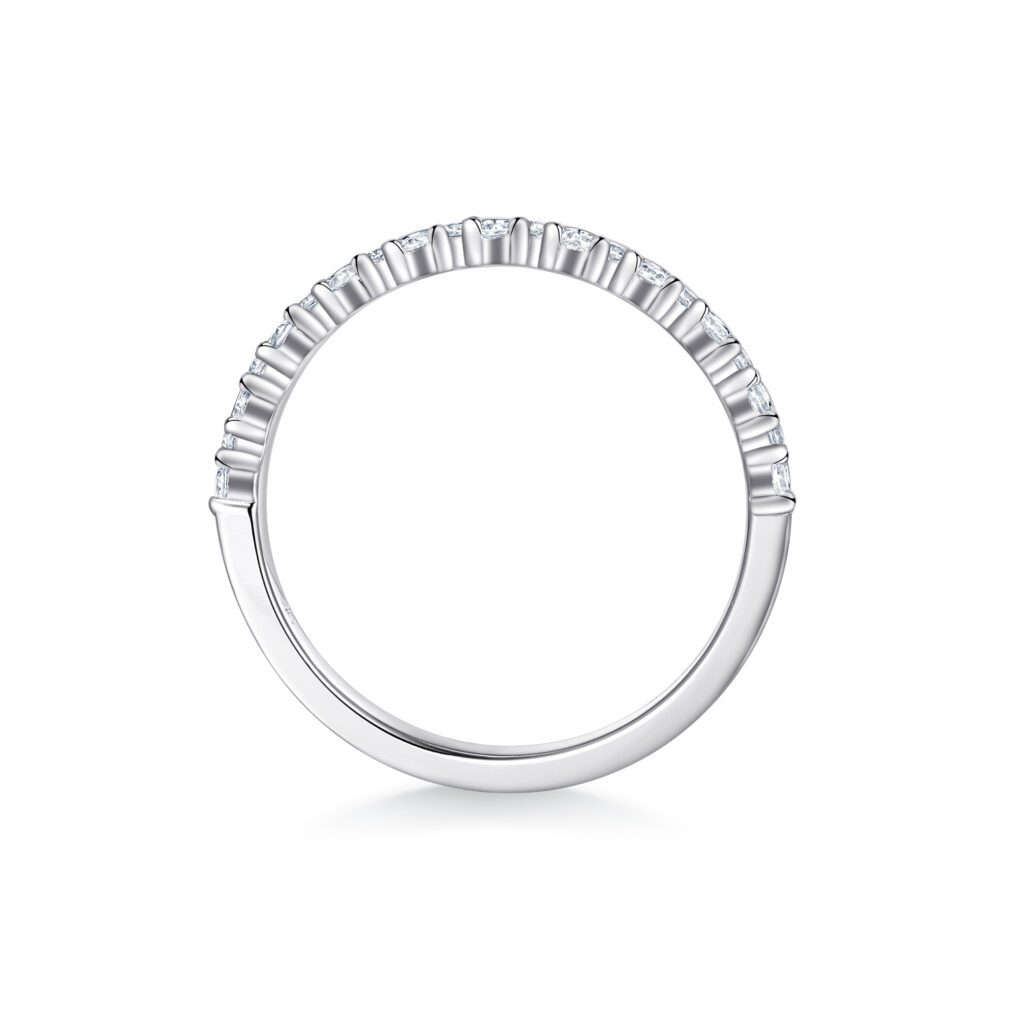 Elena – Elegant alliansring i 950 Platina med diamanter